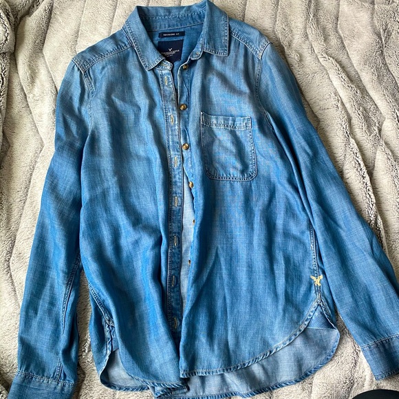 American Eagle Outfitters Tops - Chambray shirt